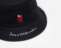 Love Your Melon -Love Your Melon PNTSBUKT005SM SnoopyandHisDogHouseBlackBucketHat B 4dc3f132 add7 4635 8707 4f43d80934de